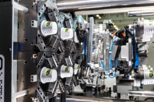 ENGEL e-motion tam elektrikli enjeksiyon makinesiyle üretilen IML yoğurt kabı